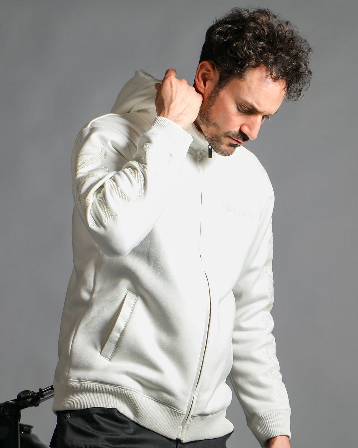 オフホワイト:186cm(Lサイズ着用)