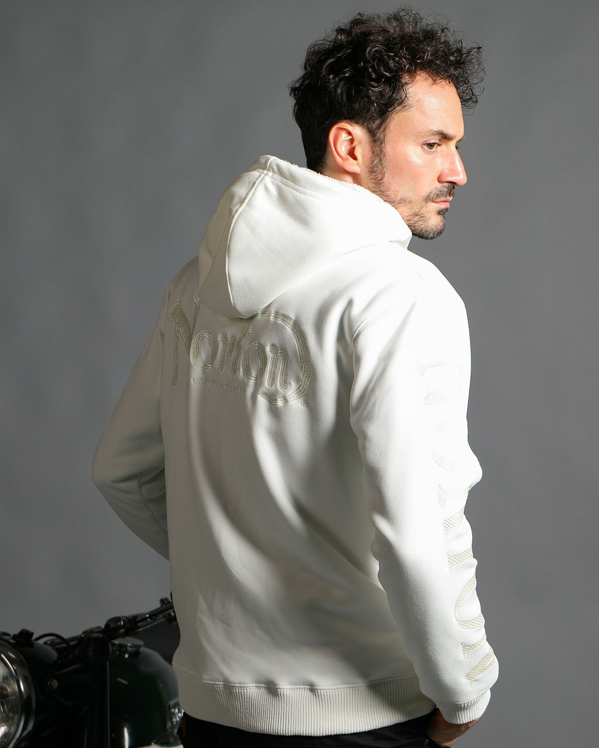 オフホワイト:186cm(Lサイズ着用)