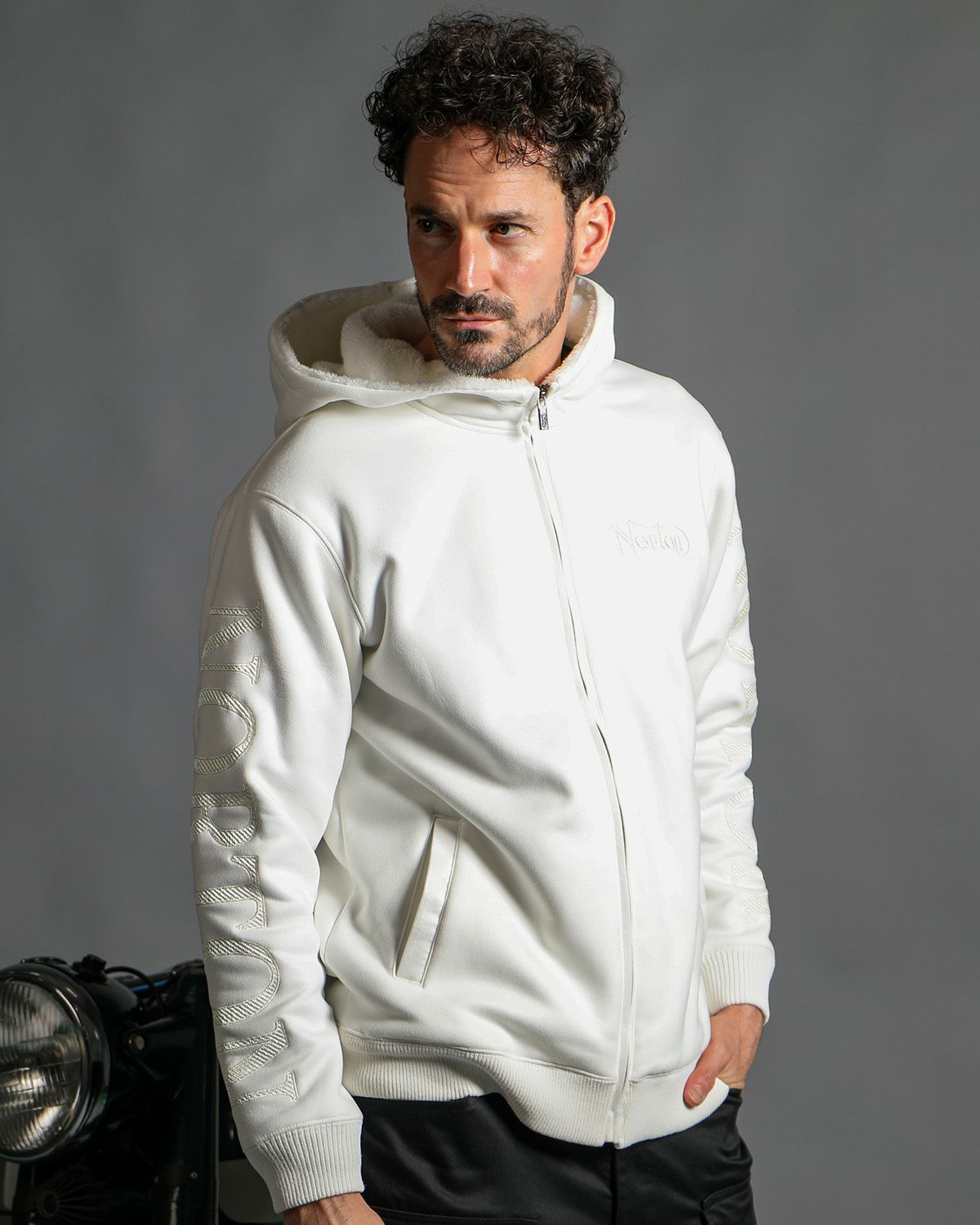 オフホワイト:186cm(Lサイズ着用)