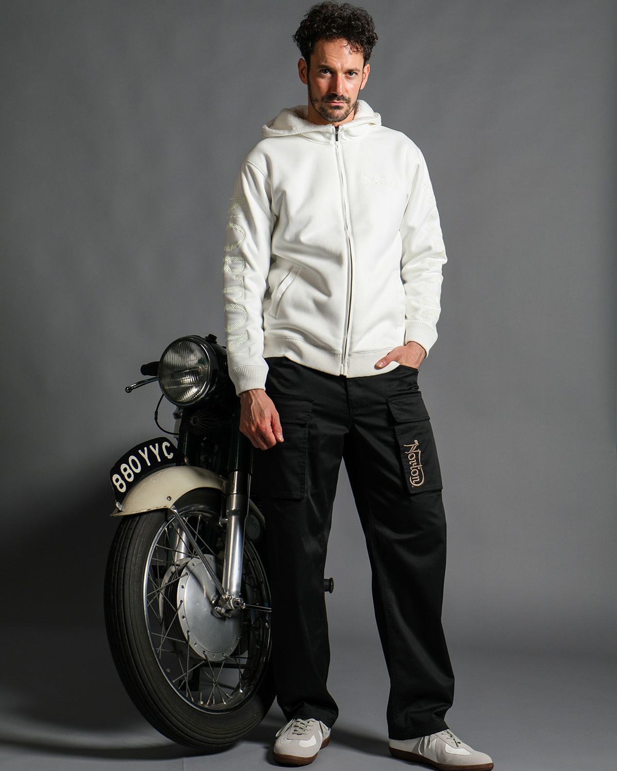 オフホワイト:186cm(Lサイズ着用)