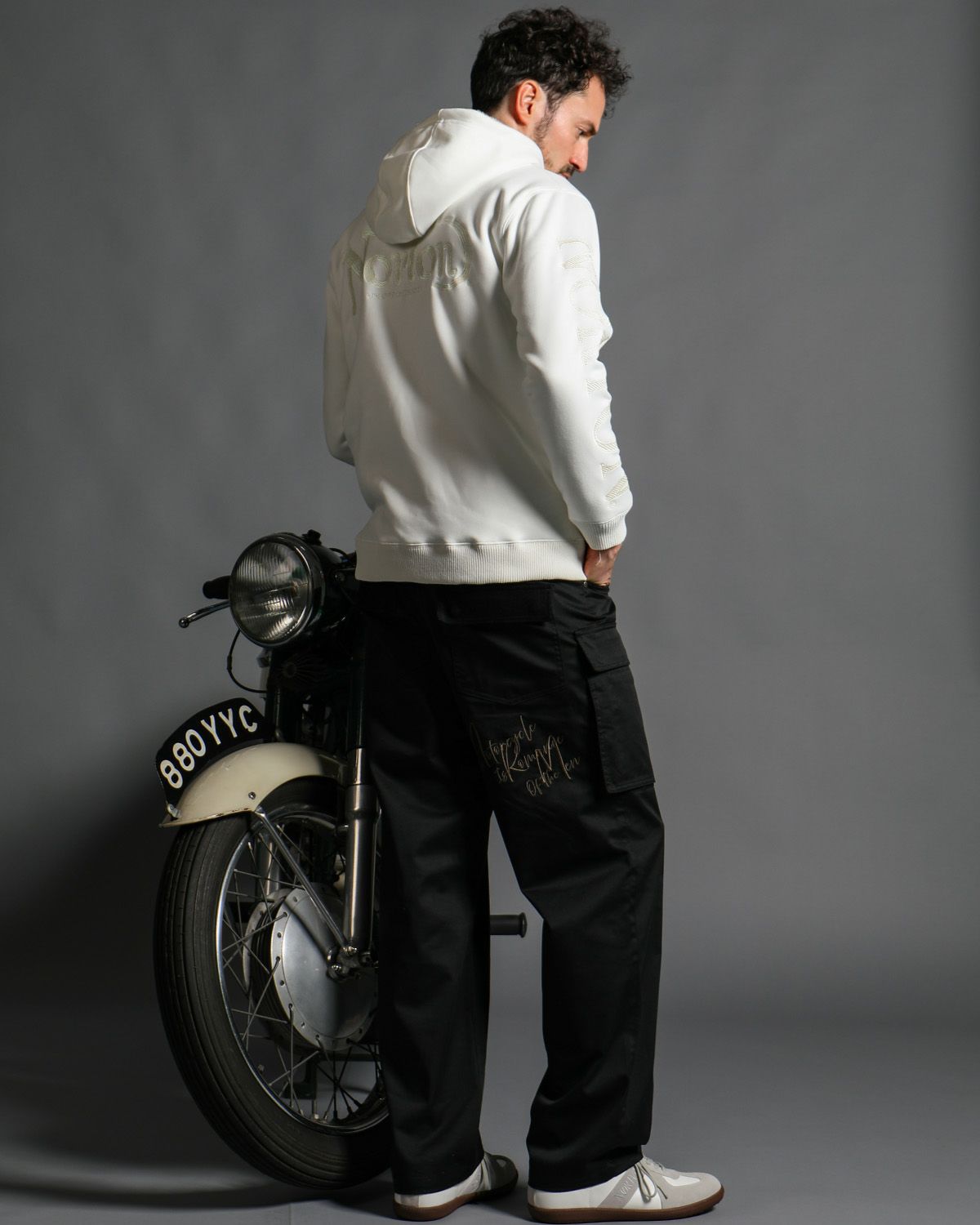 オフホワイト:186cm(Lサイズ着用)