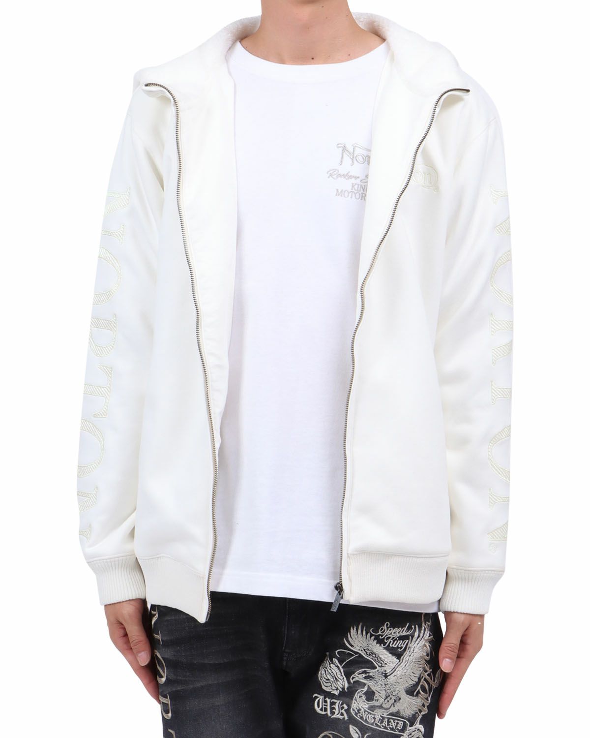 ホワイト：174cm62kg(Lサイズ着用)