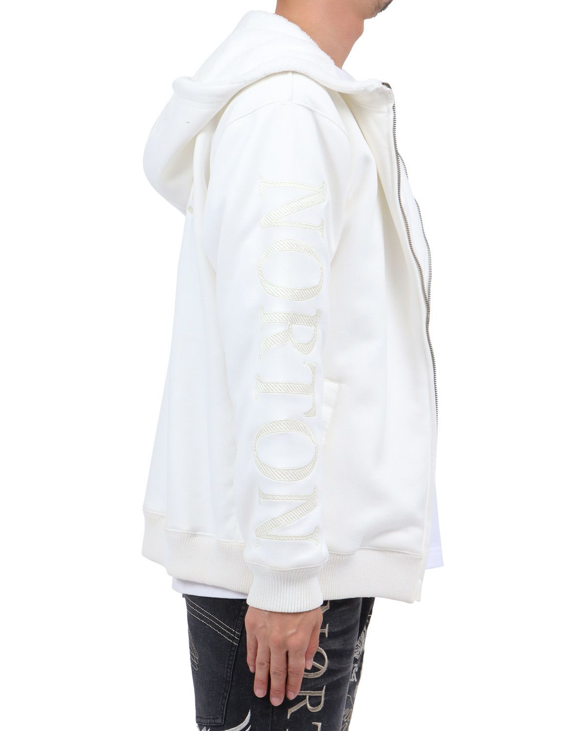 ホワイト：174cm62kg(Lサイズ着用)