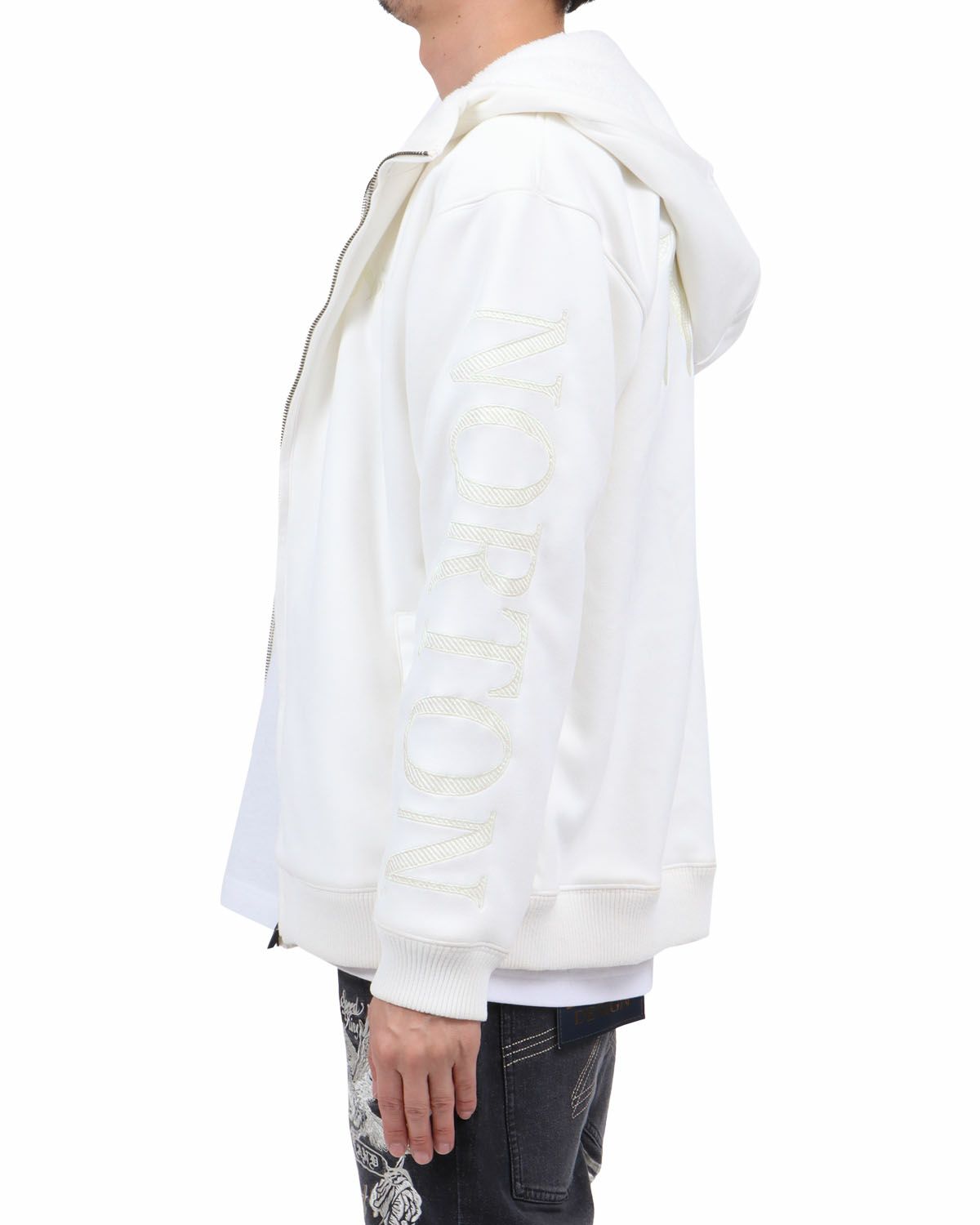 ホワイト：174cm62kg(Lサイズ着用)