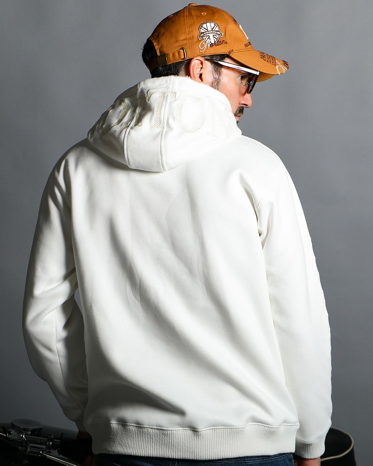 オフホワイト:186cm(Lサイズ着用)