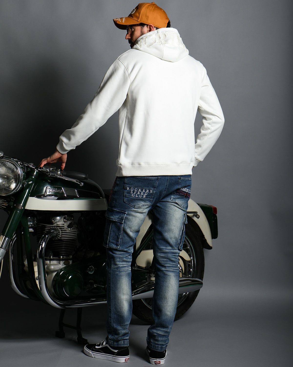 オフホワイト:186cm(Lサイズ着用)