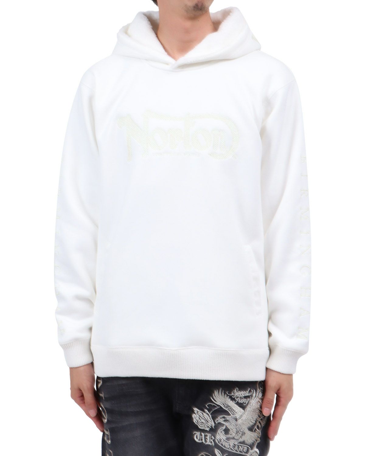 ホワイト：174cm62kg(Lサイズ着用)