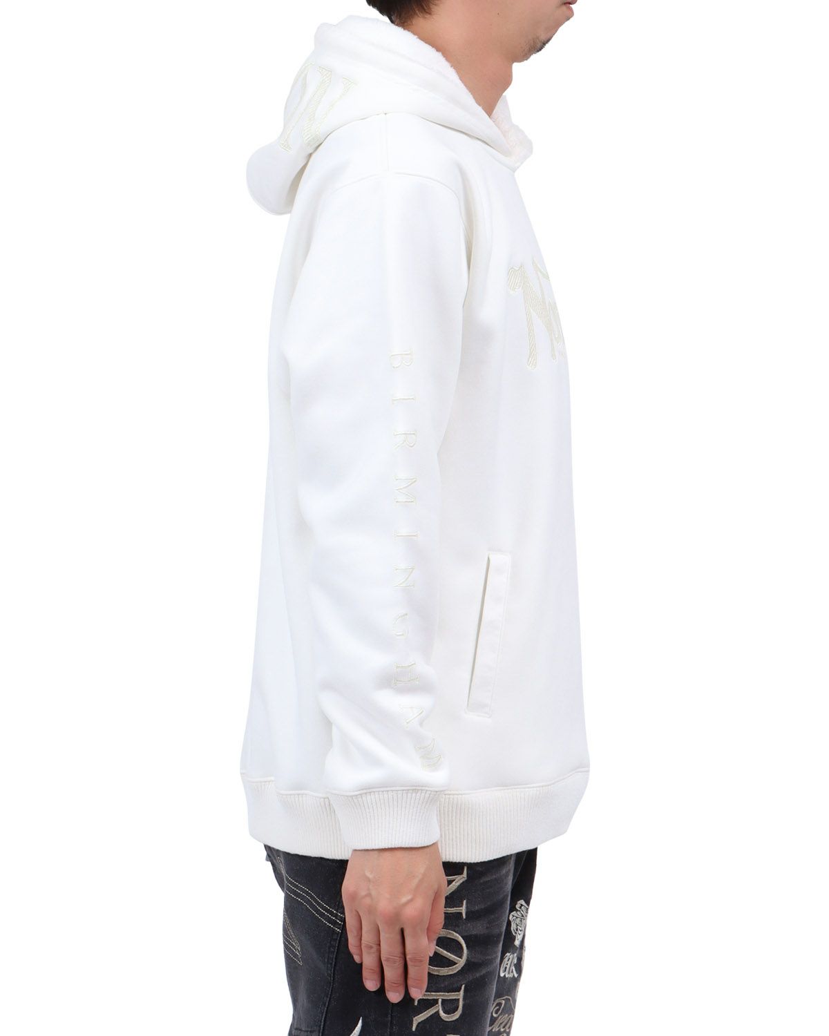 ホワイト：174cm62kg(Lサイズ着用)