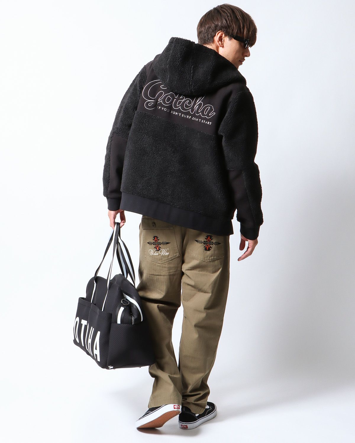 ブラック：180cm/70kg(Lサイズ着用)