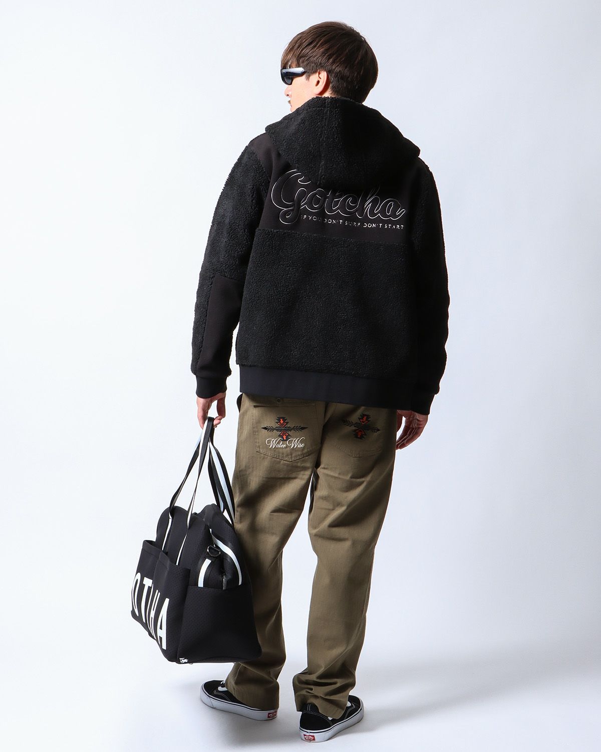 ブラック：180cm/70kg(Lサイズ着用)