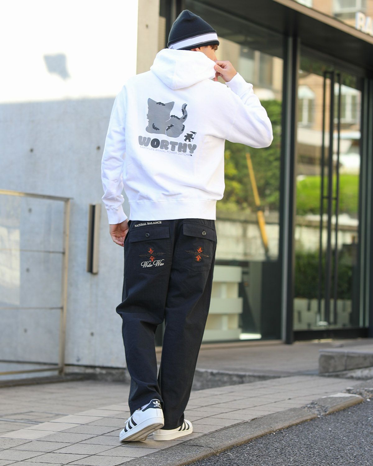 グレー：180cm/70kg(Lサイズ着用)