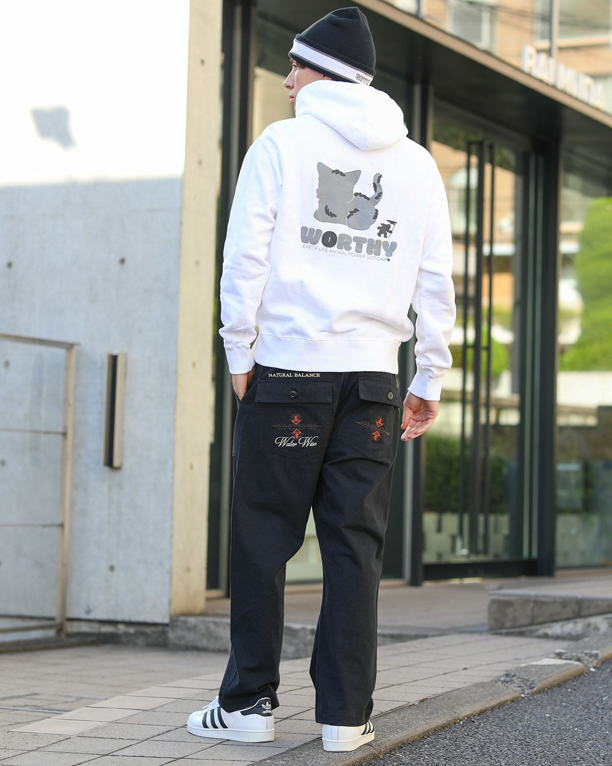 グレー：180cm/70kg(Lサイズ着用)