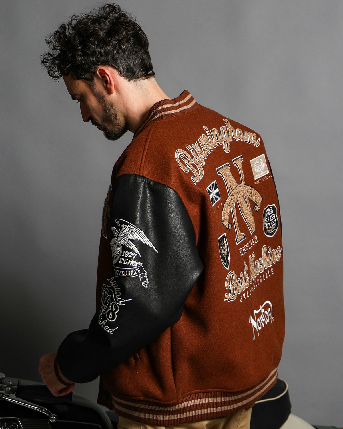 ブラウン:186cm(Lサイズ着用)