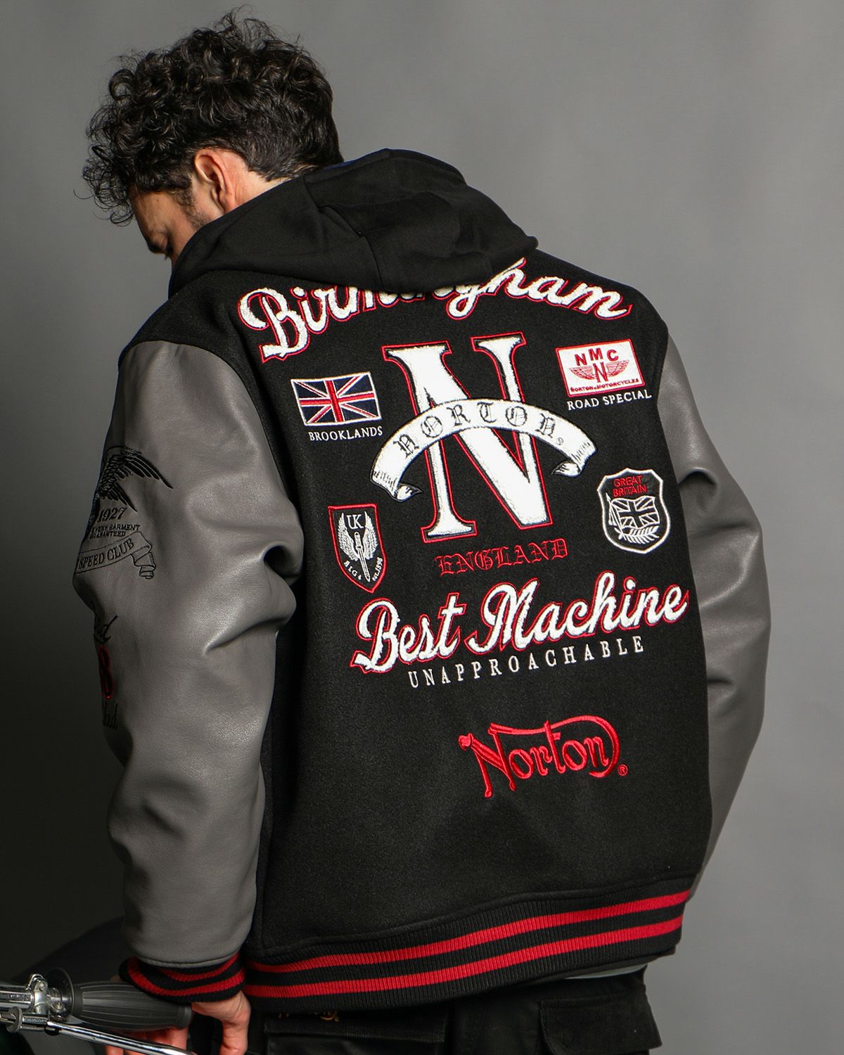 ブラック:186cm(Lサイズ着用)