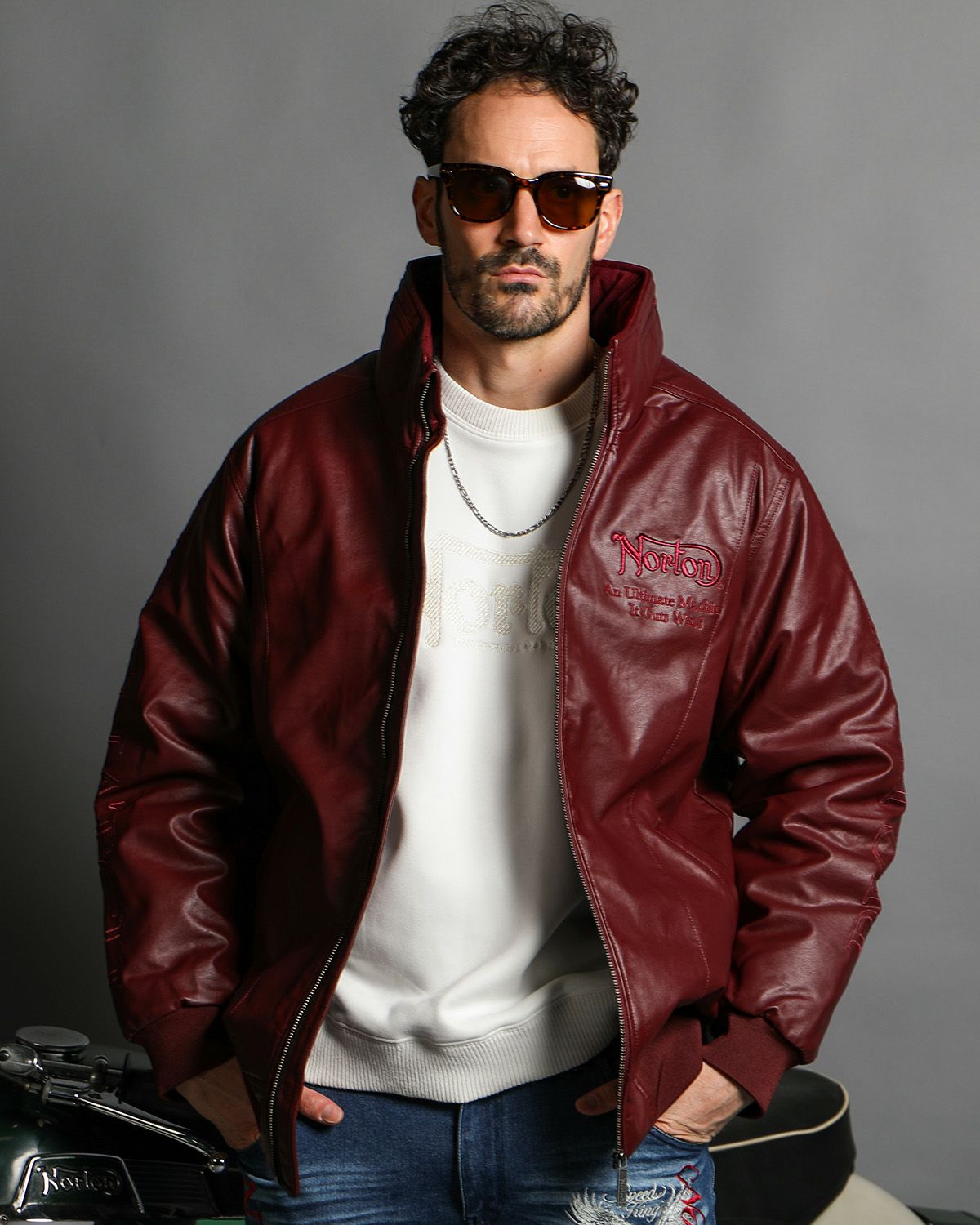 ワイン:186cm(Lサイズ着用)