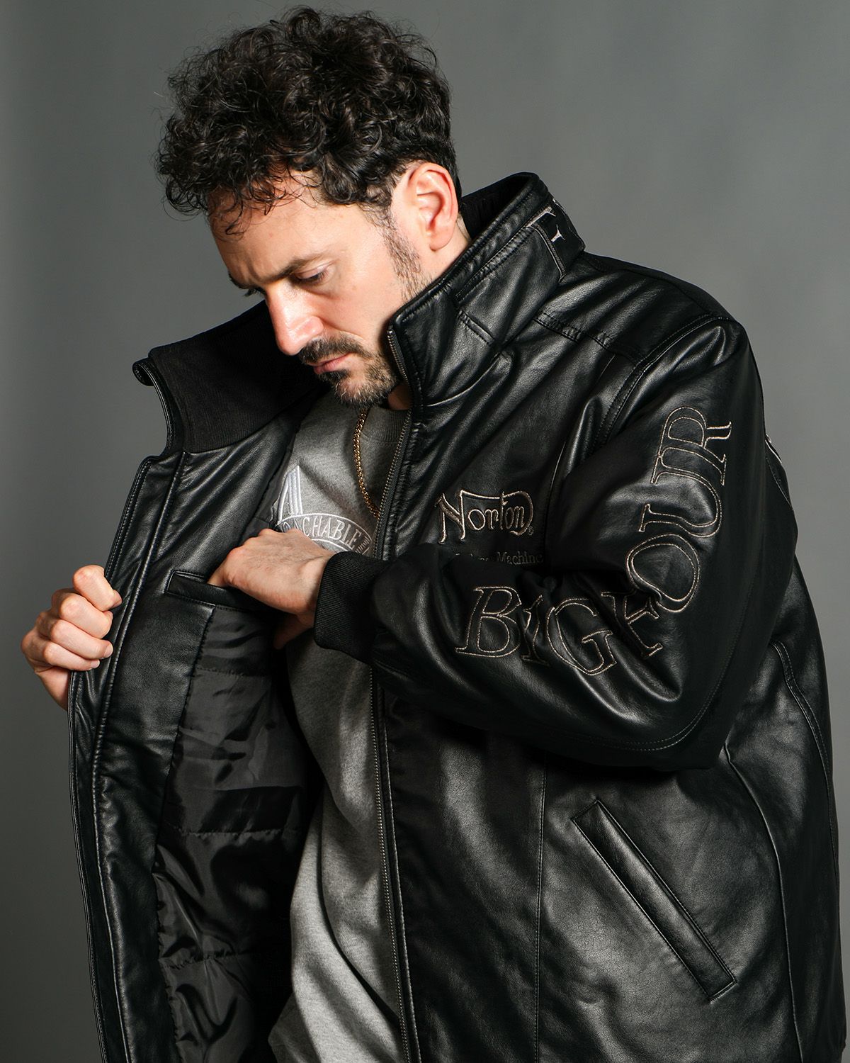 ブラック:186cm(Lサイズ着用)