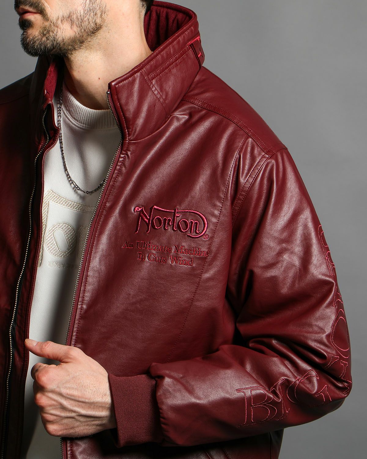 ワイン:186cm(Lサイズ着用)