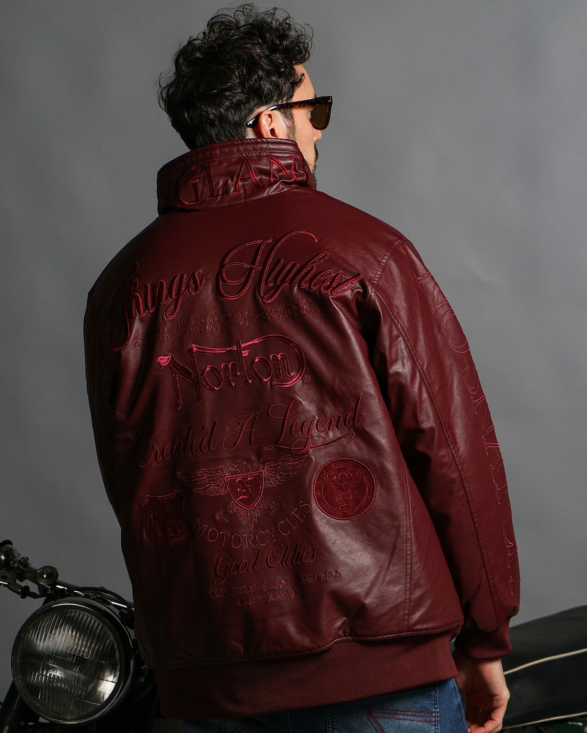 ワイン:186cm(Lサイズ着用)