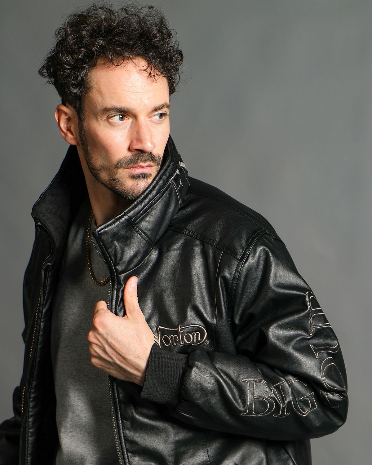 ブラック:186cm(Lサイズ着用)