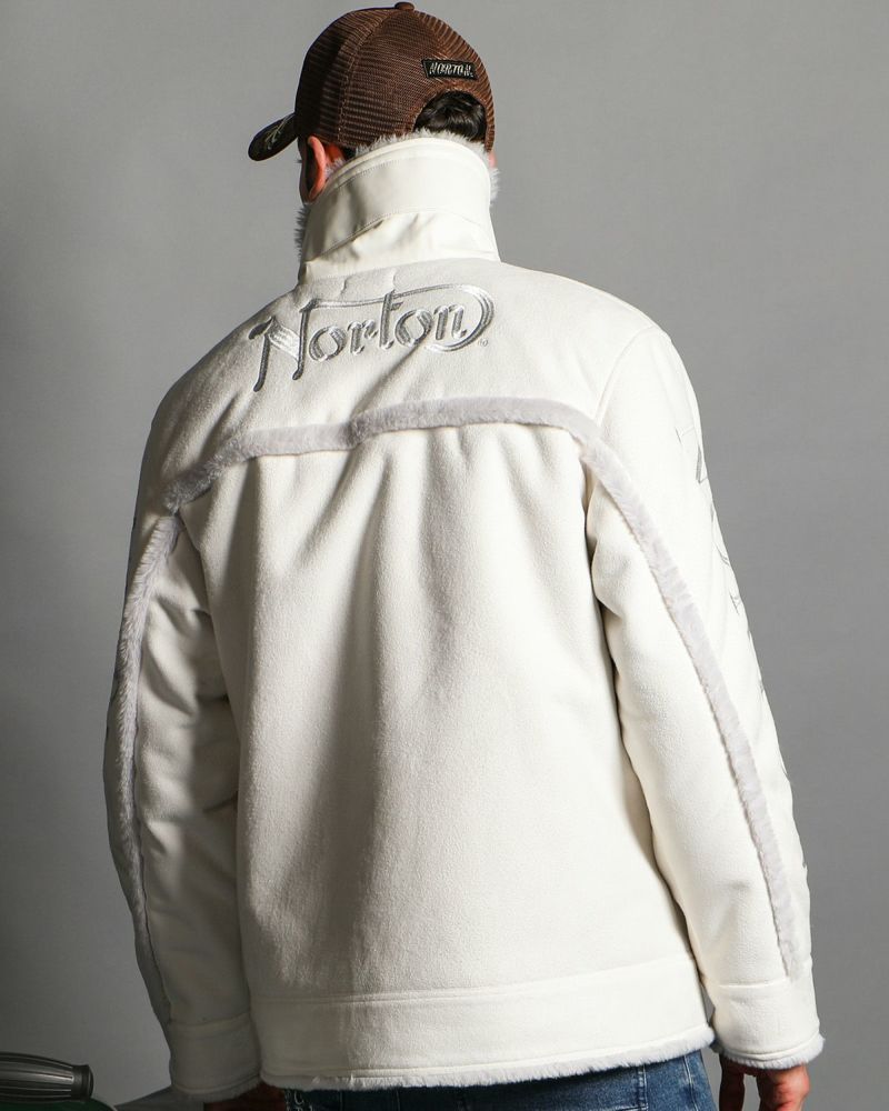 オフホワイト:186cm(Lサイズ着用)