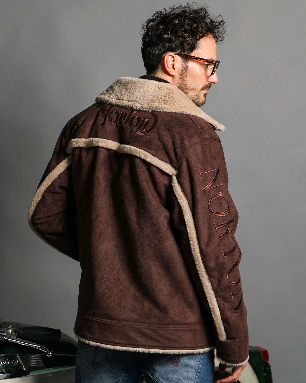 ダークブラウン:186cm(Lサイズ着用)