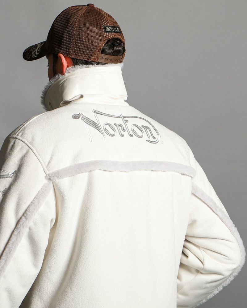 オフホワイト:186cm(Lサイズ着用)