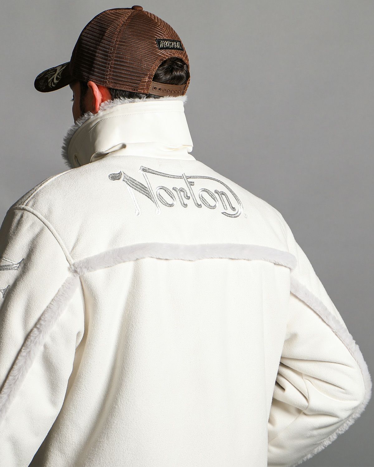 オフホワイト:186cm(Lサイズ着用)