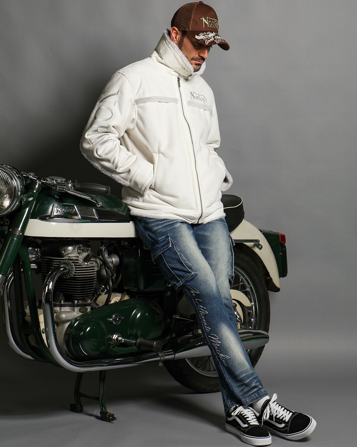 オフホワイト:186cm(Lサイズ着用)