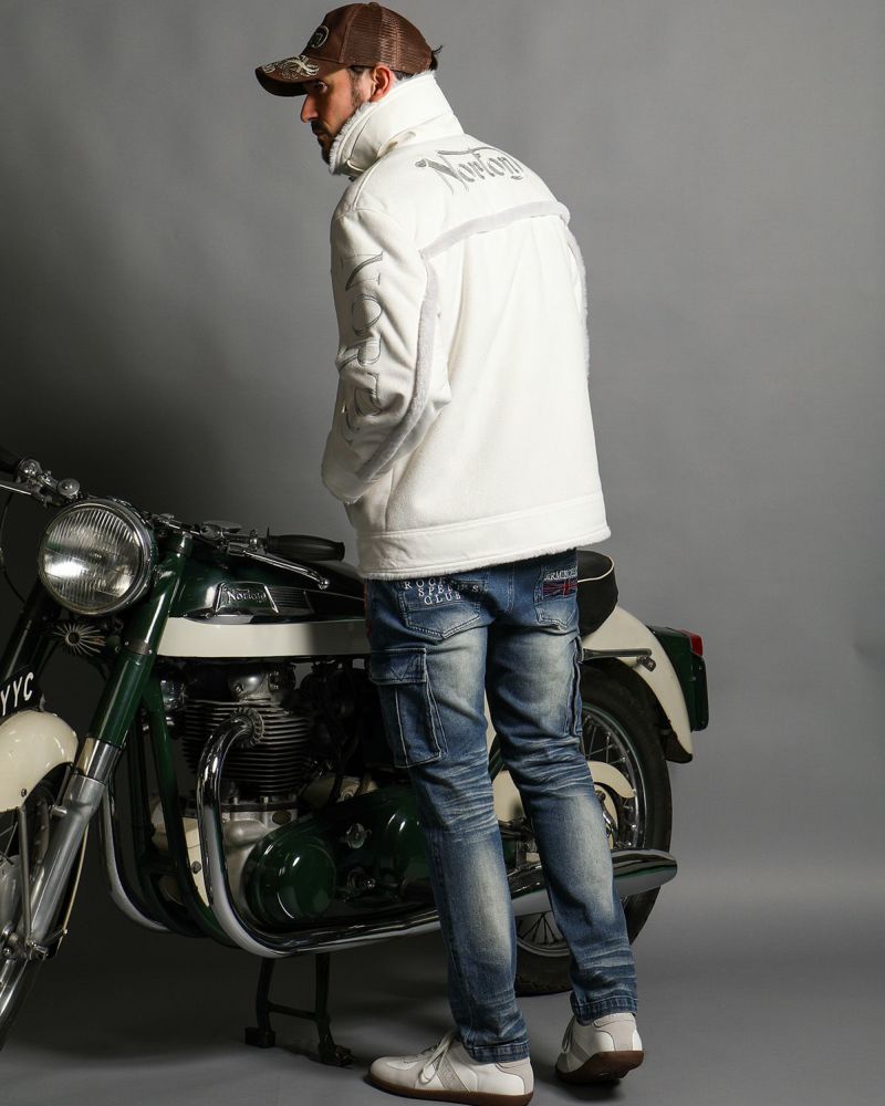 オフホワイト:186cm(Lサイズ着用)