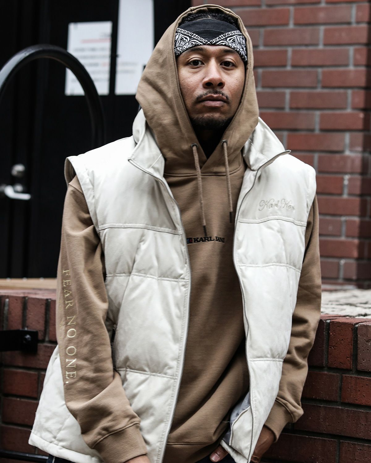 ベージュ：183cm(XLサイズ着用)