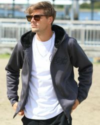 グレー：183cm/70kg(Lサイズ着用)