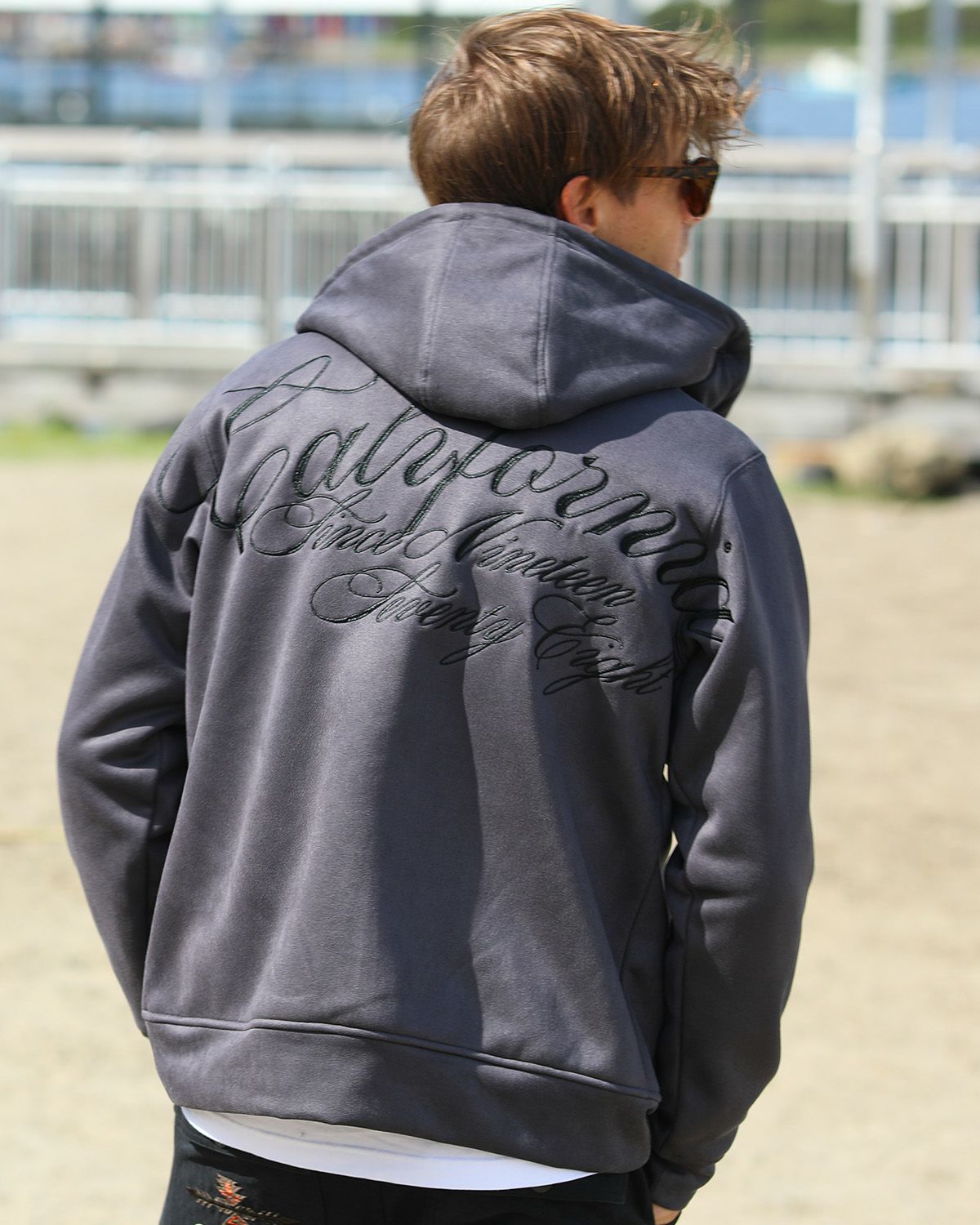 グレー：183cm/70kg(Lサイズ着用)