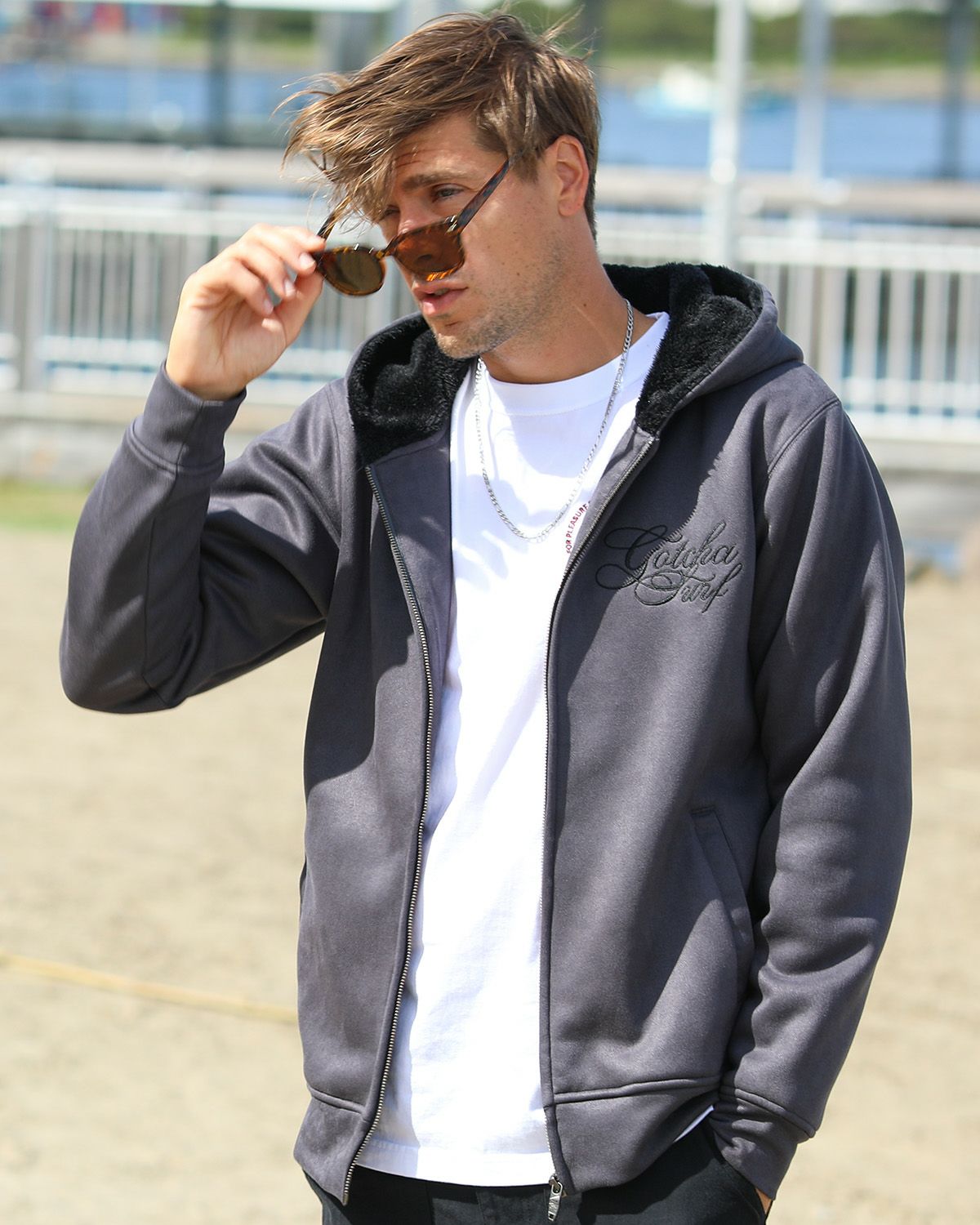 グレー：183cm/70kg(Lサイズ着用)