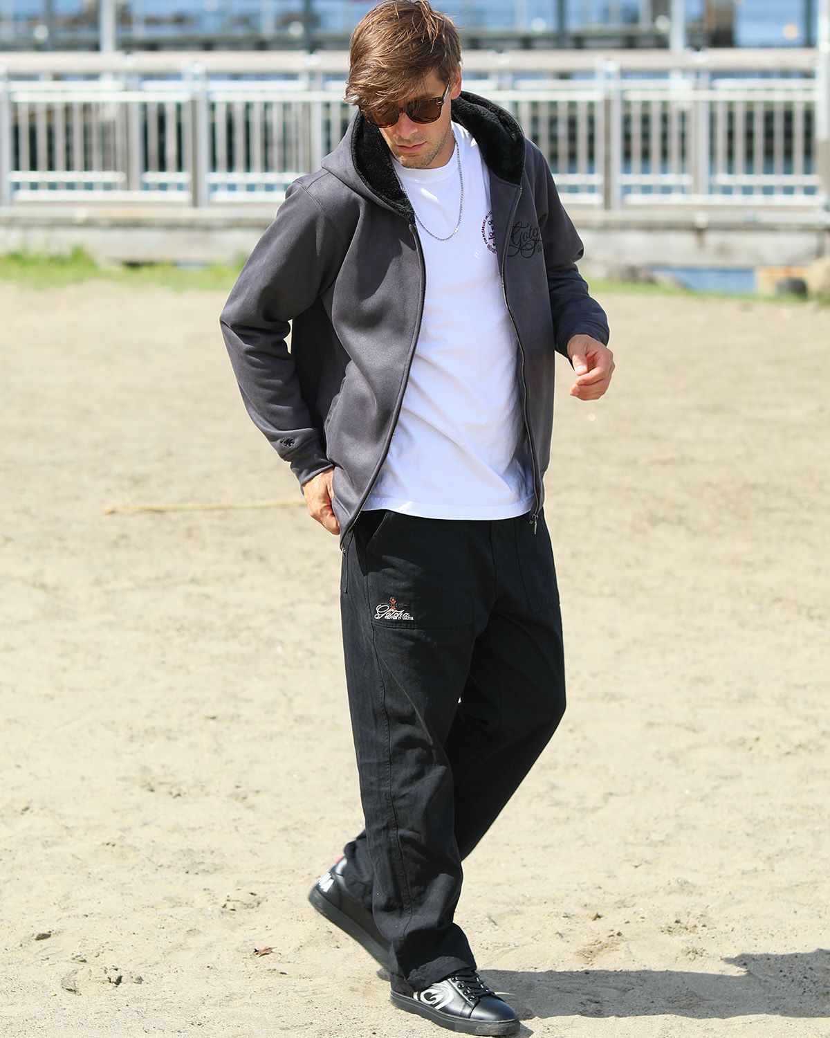 グレー：183cm/70kg(Lサイズ着用)