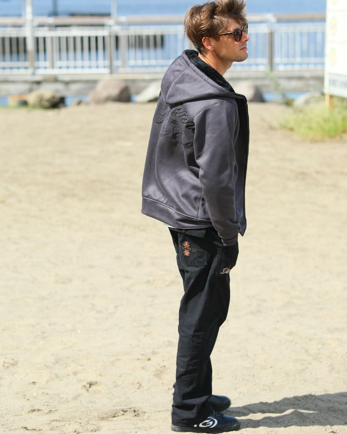 グレー：183cm/70kg(Lサイズ着用)