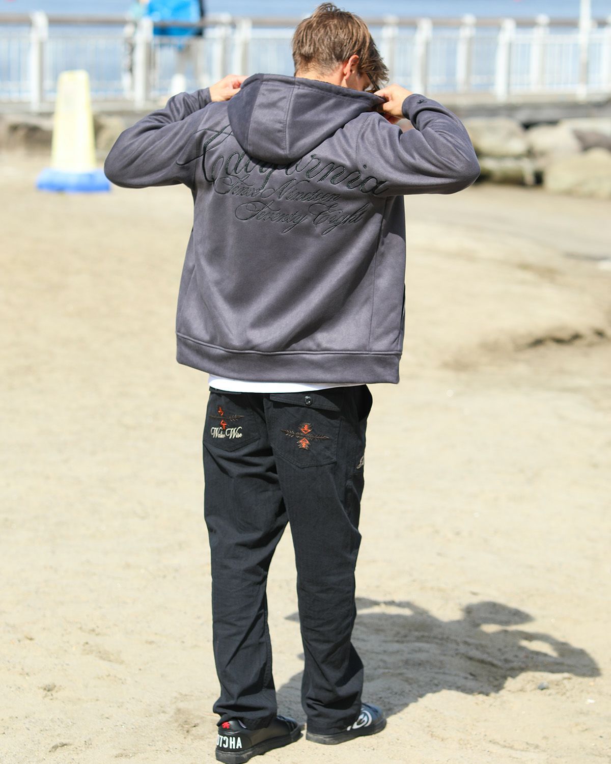 グレー：183cm/70kg(Lサイズ着用)