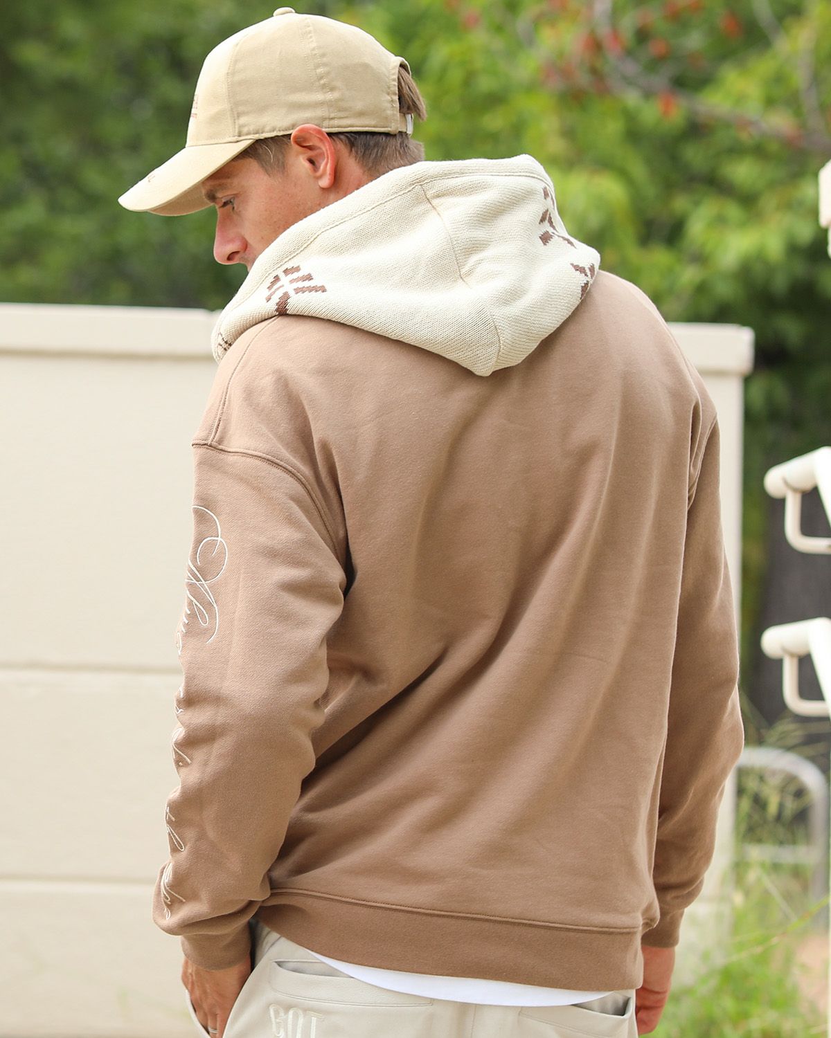 ベージュ：183cm/70kg(Lサイズ着用)