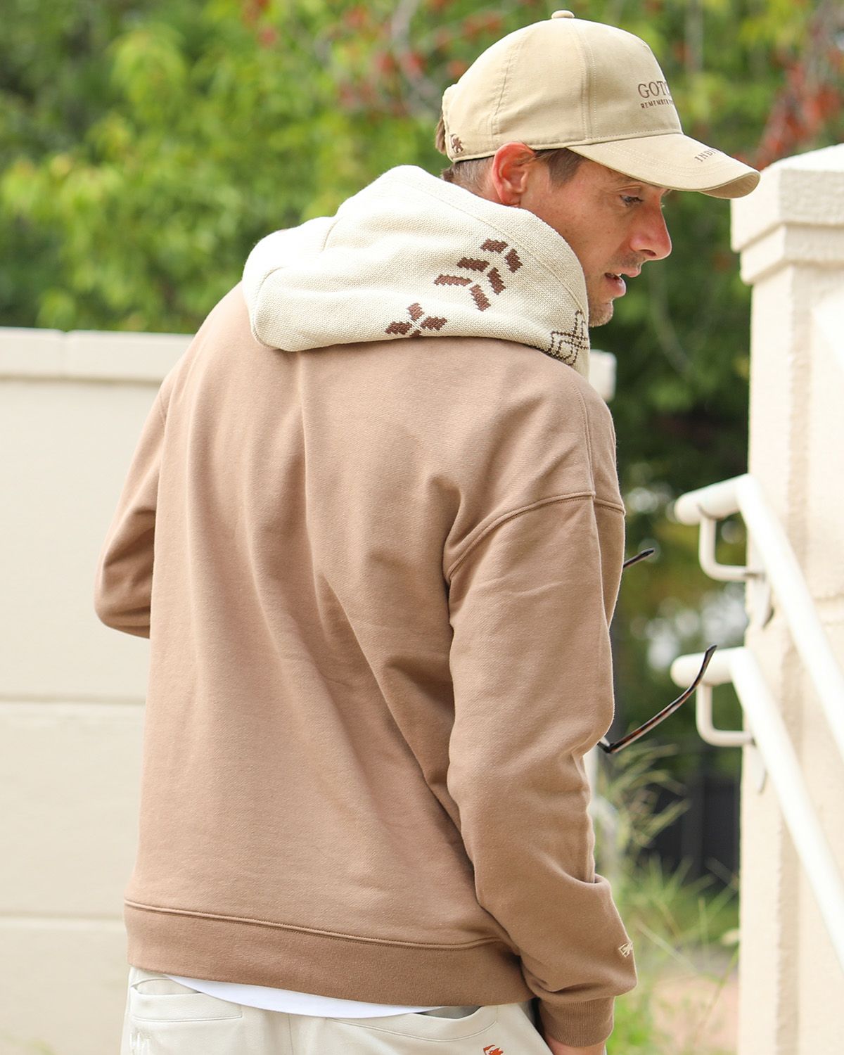 ベージュ：183cm/70kg(Lサイズ着用)