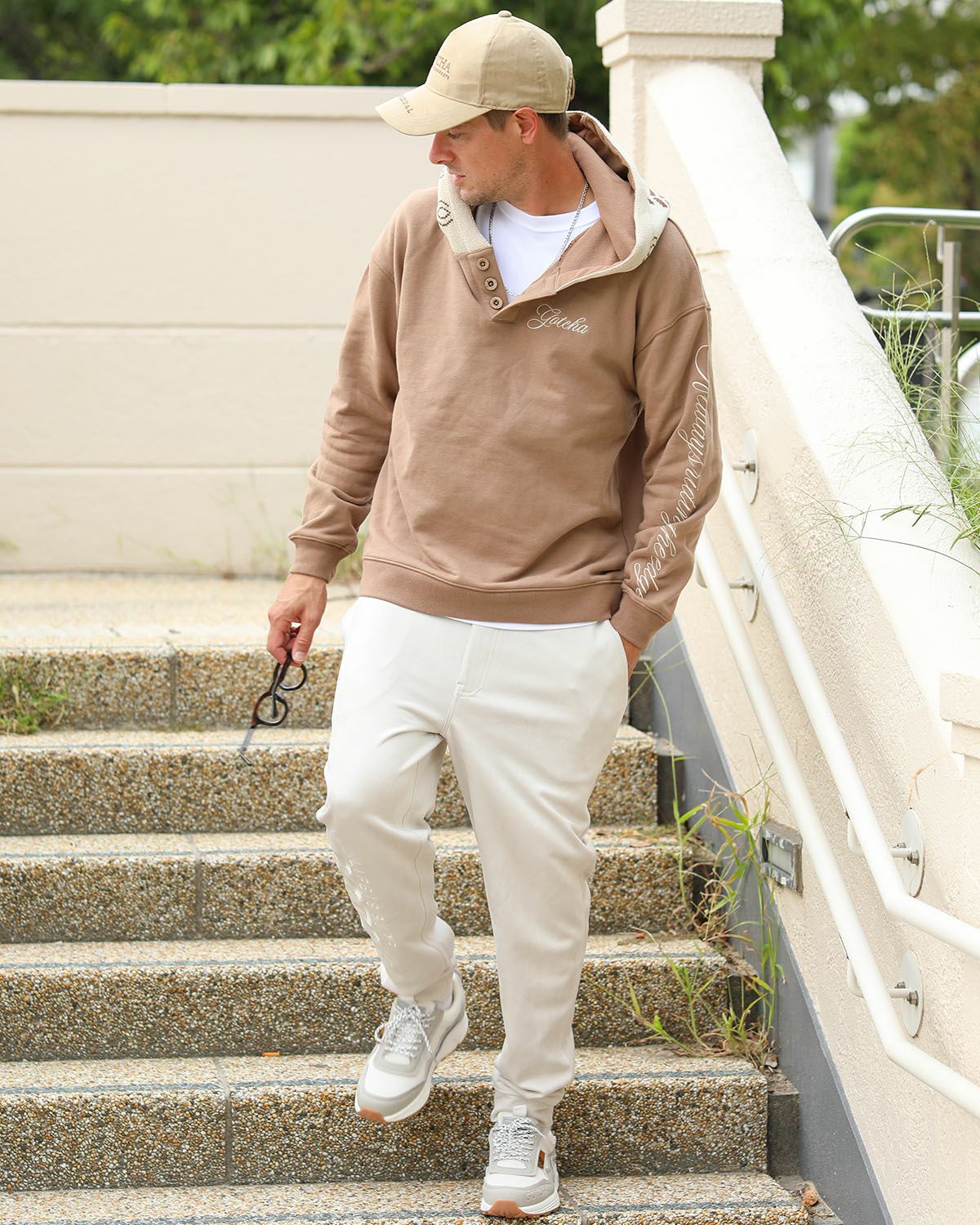 ベージュ：183cm/70kg(Lサイズ着用)