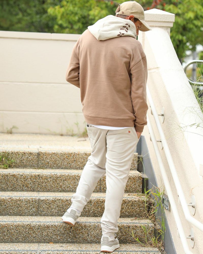 ベージュ：183cm/70kg(Lサイズ着用)