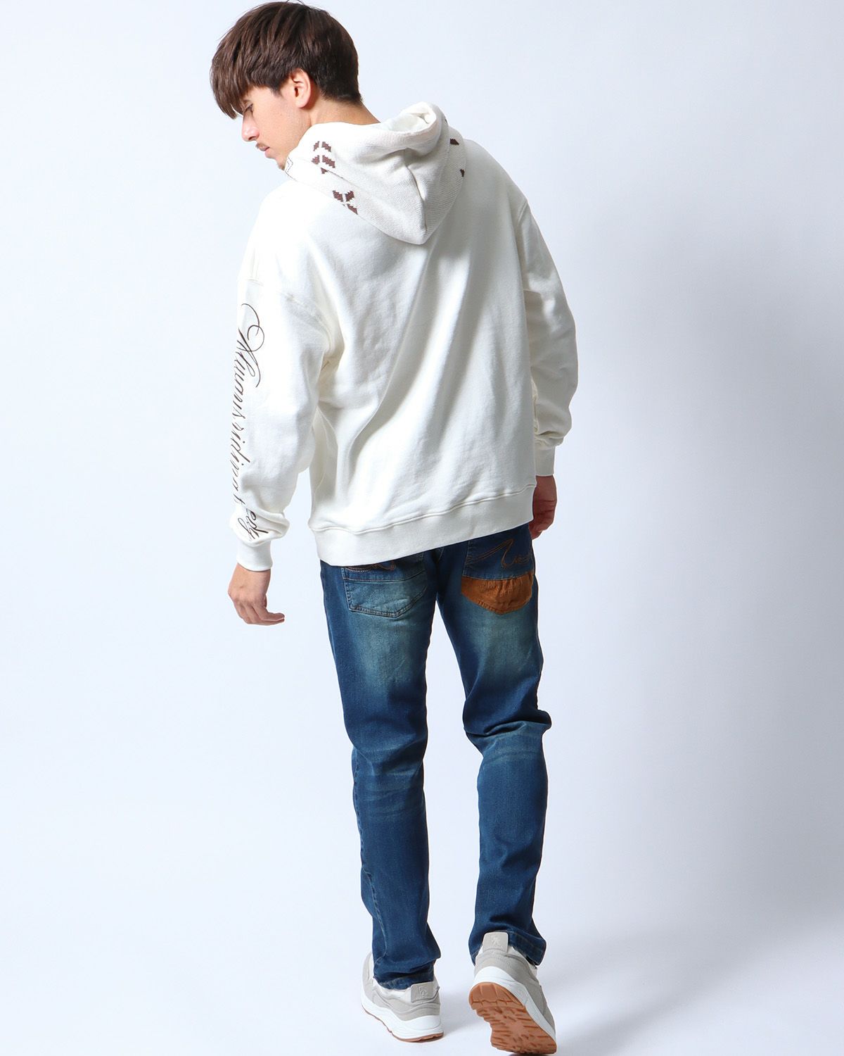 オフホワイト：180cm/70kg(Lサイズ着用)