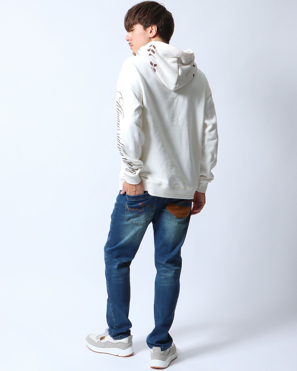 オフホワイト：180cm/70kg(Lサイズ着用)