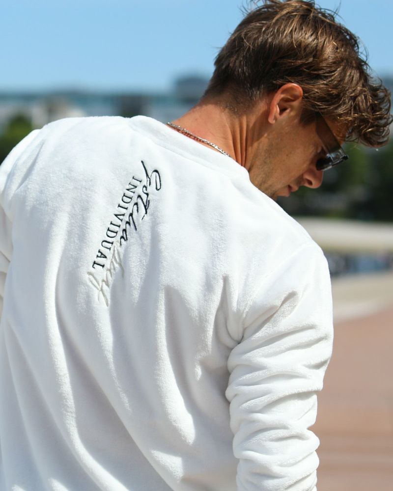 ホワイト：183cm/70kg(Lサイズ着用)