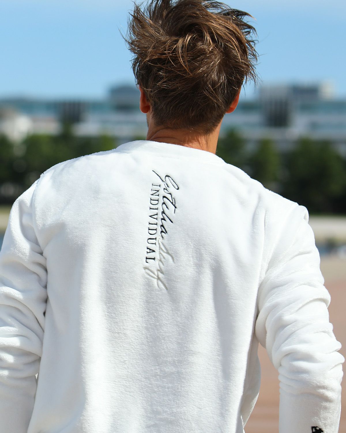 ホワイト：183cm/70kg(Lサイズ着用)