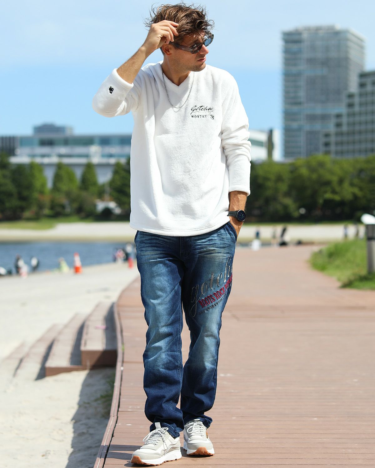 ホワイト：183cm/70kg(Lサイズ着用)