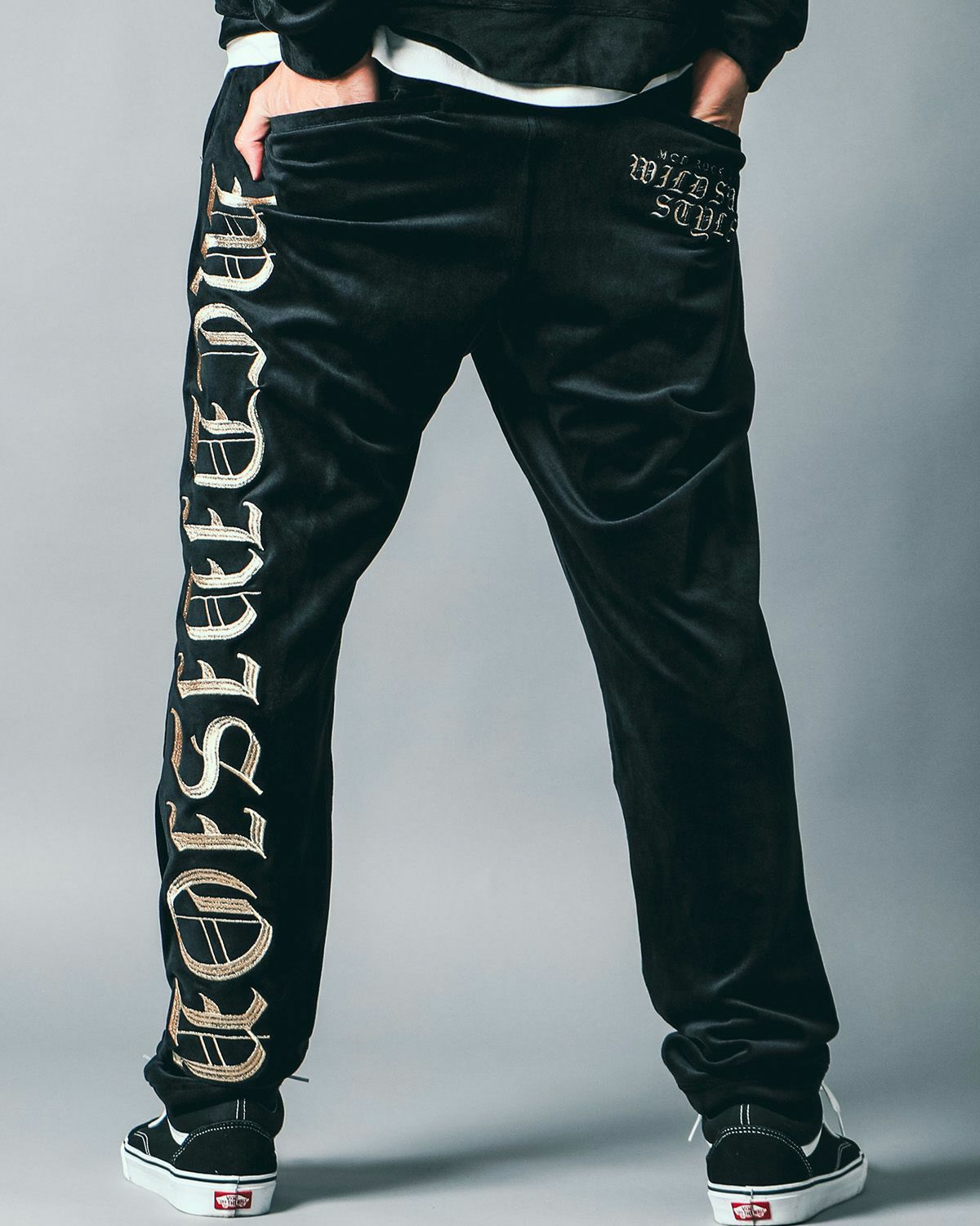 ゴールド:183cm(Lサイズ着用)