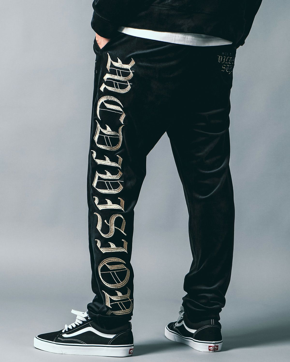 ゴールド:183cm(Lサイズ着用)