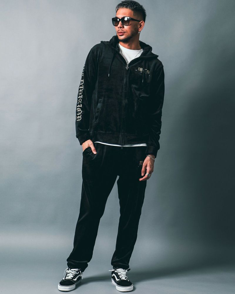 ゴールド:183cm(Lサイズ着用)