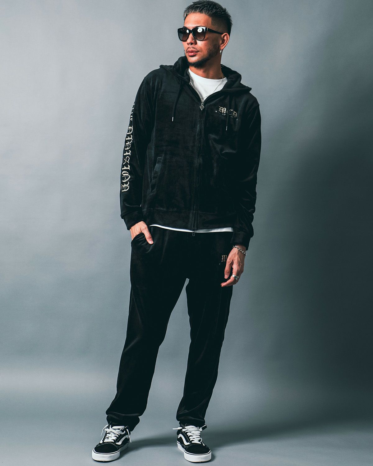 ゴールド:183cm(Lサイズ着用)