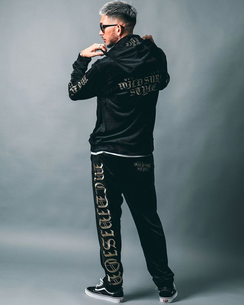 ゴールド:183cm(Lサイズ着用)